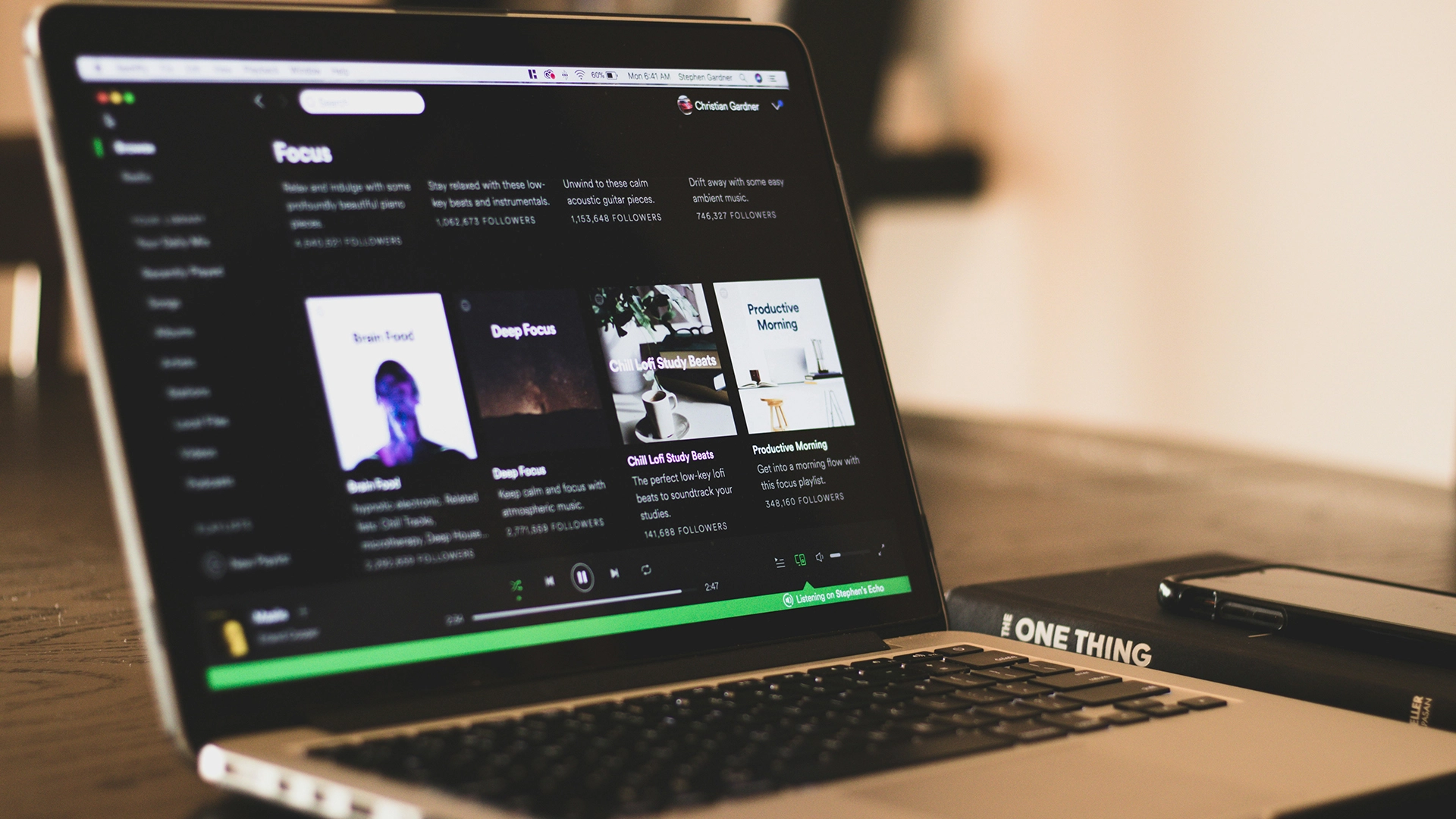 Spotify Publiceert AI-Gegenereerde Nummers Onder Namen van Overleden Artiesten Zonder Toestemming
